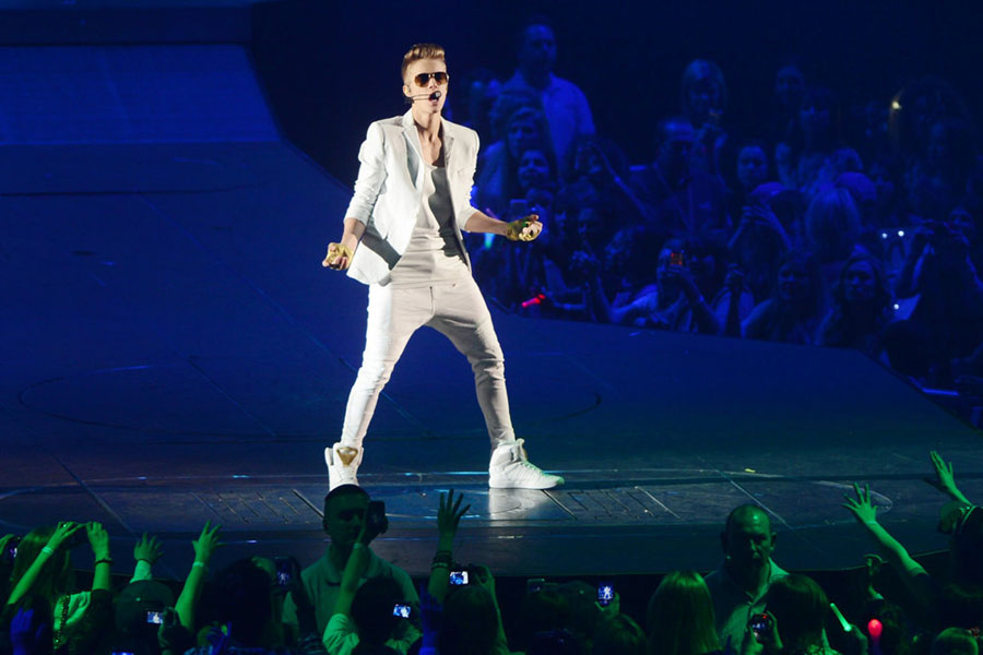 Justin Bieber Performed In London at O2 Arena (March 4).