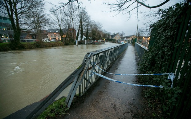 Man Dies Driving A Scooter Into The River, Due To Storms