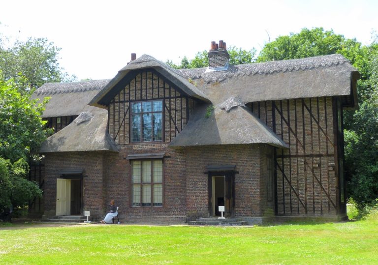 Queen Charlottes Cottage 1 768x539