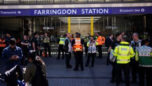 skynewsfarringdonstation7235011 Access to London