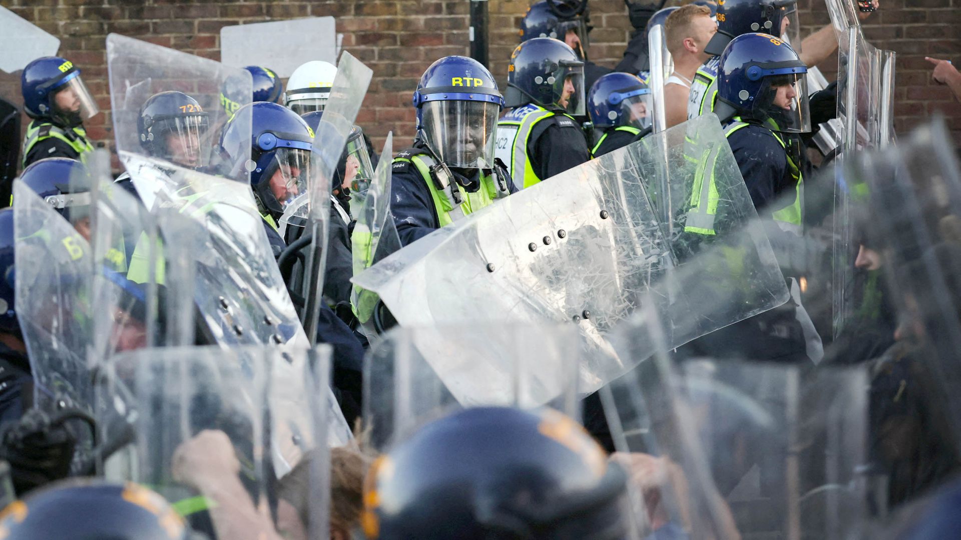 skynews-protesters-southampton_7265913-2 – Access to London