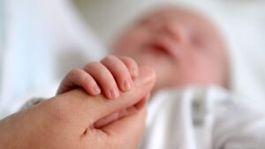 skynewsbabylivebirthsnewborn5930441 Access to London