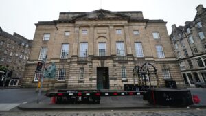 skynewsedinburghedinburghhighcourt7291959 Access to London