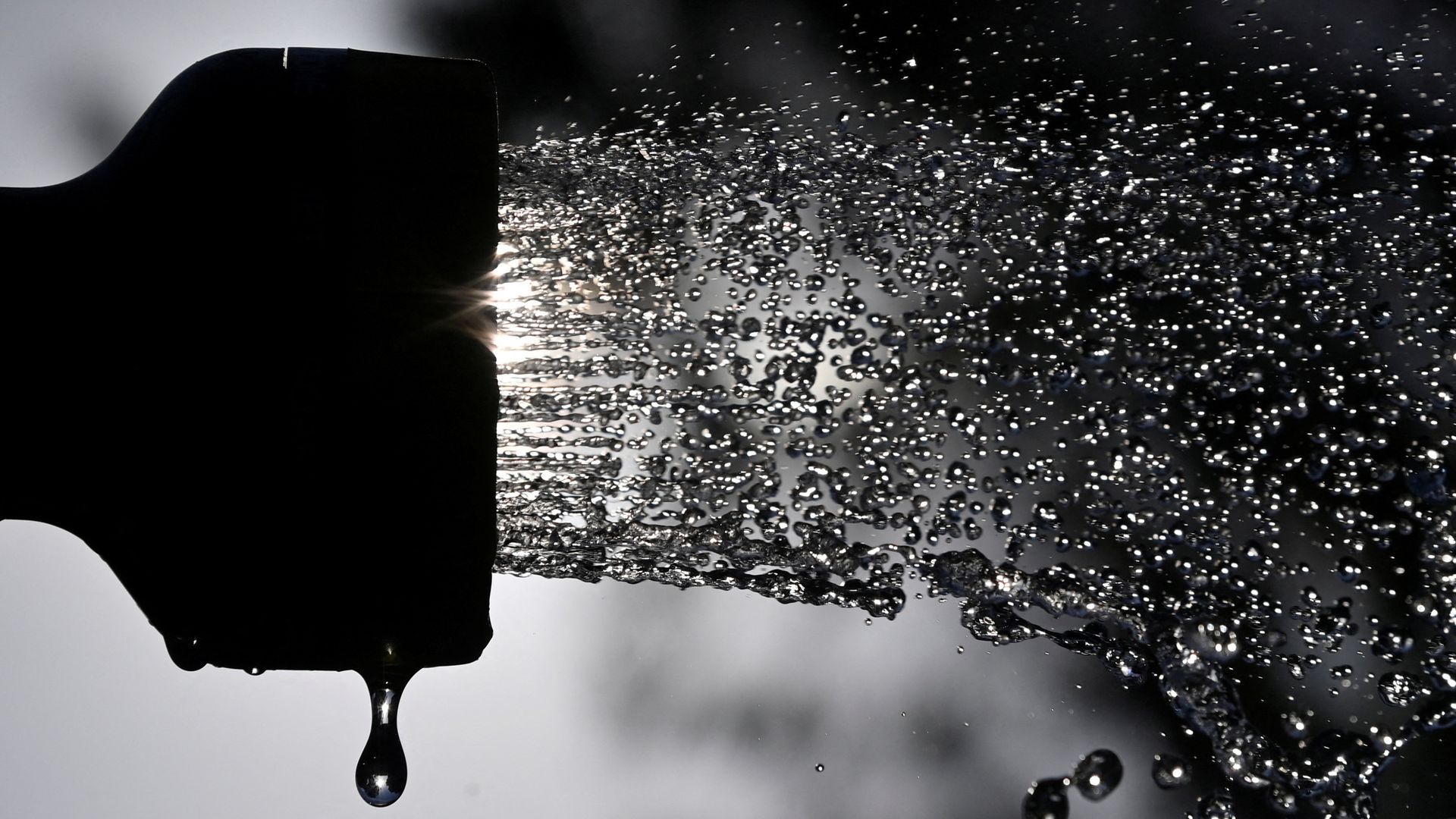 skynewshosepipewaterrestrictions7302245 Access to London