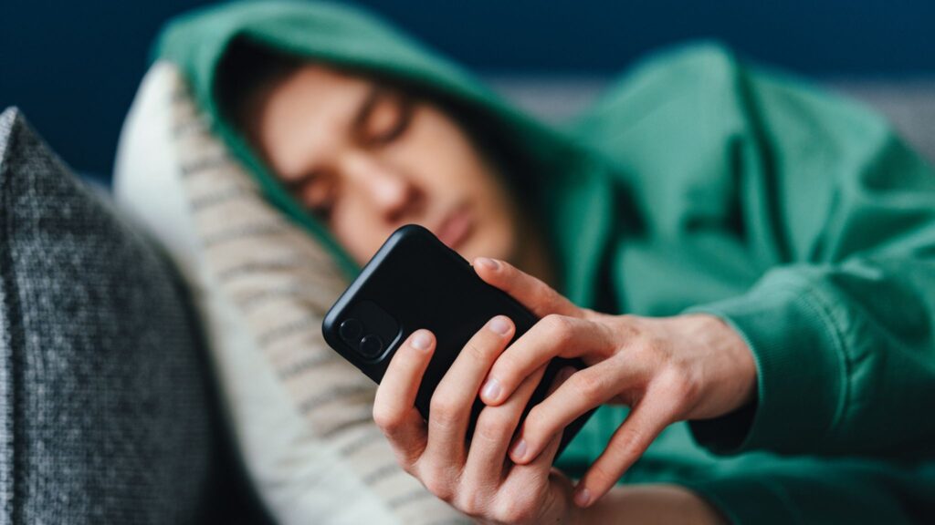 Teens to face social media curfew and no infinite scrolling - but can switch it off