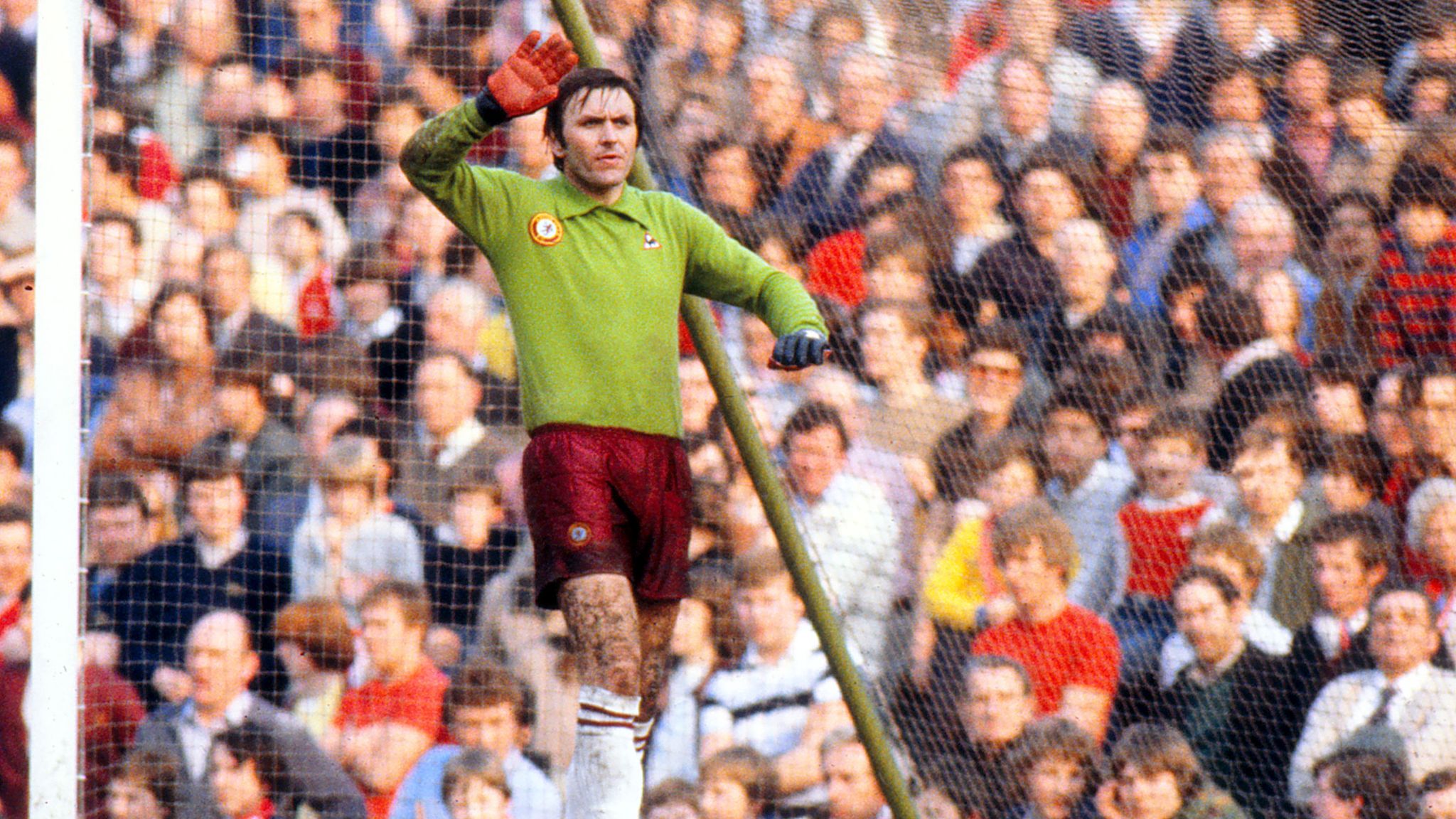 Aston Villa goalkeeper Jimmy Rimmer playing against his former club, Arsenal, at Highbury Pic: Colorsport/Shutterstock