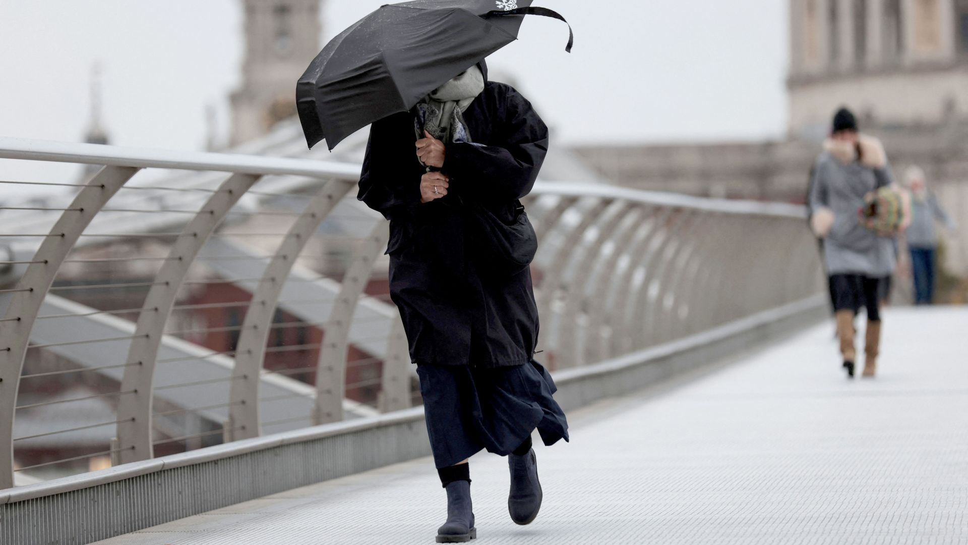 skynewsstormbenjaminiweather7081729 Access to London