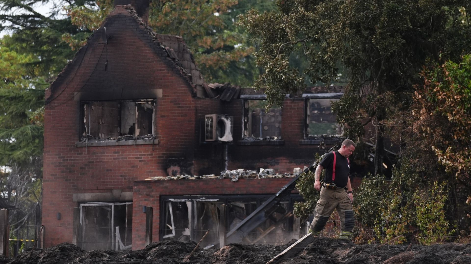 skynewsstourbridgefire7322155 Access to London