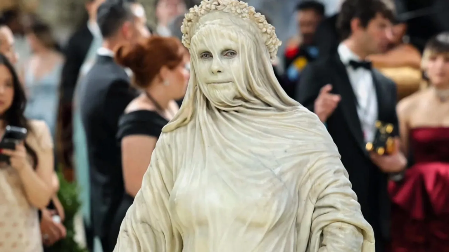 Heidi Klum in her Met Gala costume