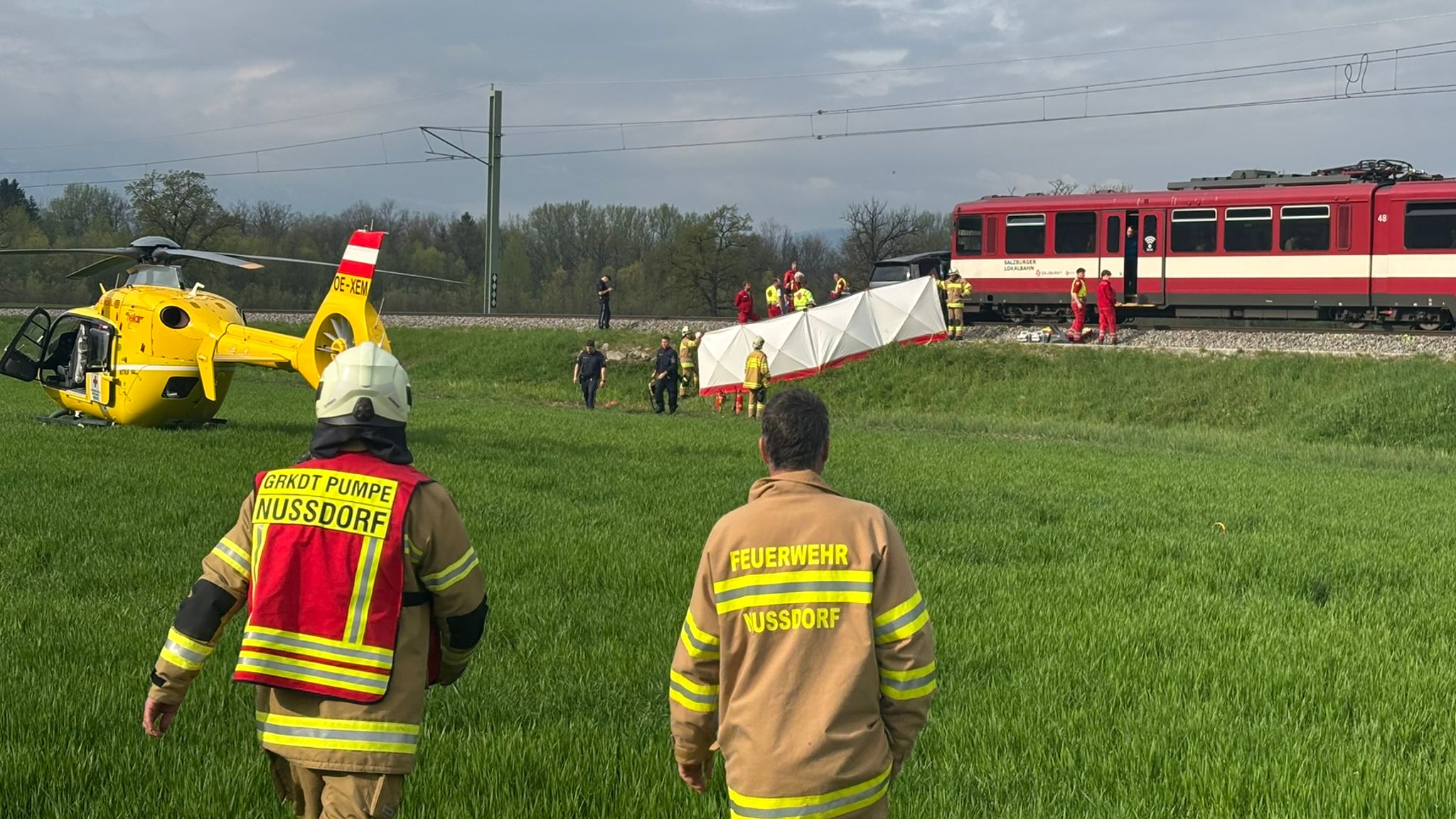 Emergency services at the scene. Pic: Facebook/Freiwillige Feuerwehr Nussdorf am Haunsberg