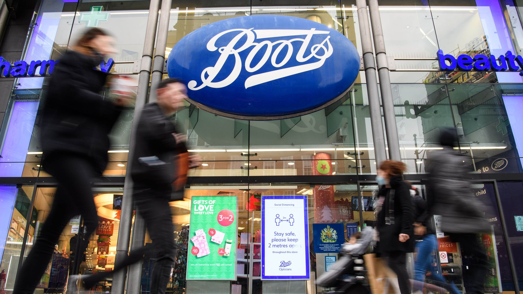 Teenager spared jail after £100,000 shoplifting spree