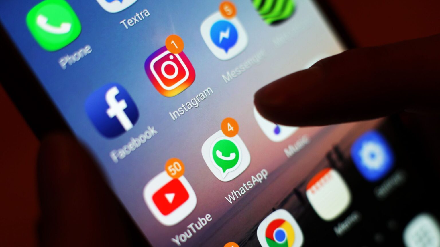 UK will restrict social media for under-16s